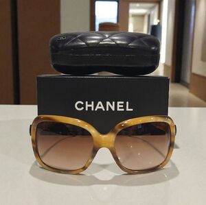 CHANEL Bow Tortoise Shell Sunglasses‎ Model 5171